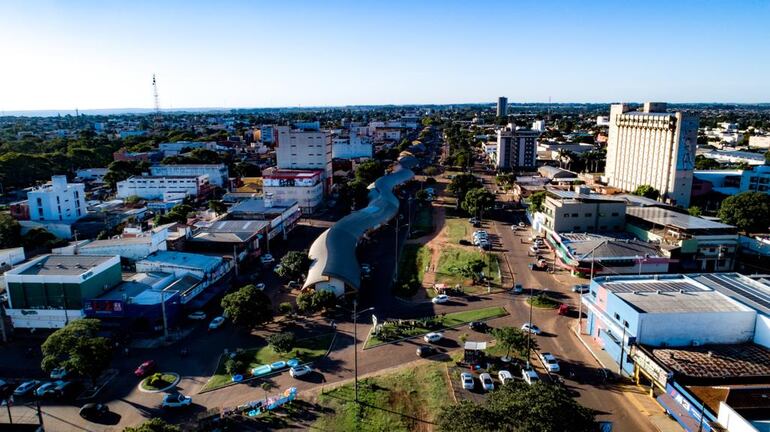 Vista aérea de la línea internacional Ponta Porã (Brasil) y Pedro Juan Caballero (Paraguay). Los turistas aprovechan estos días para comprar con descuentos.