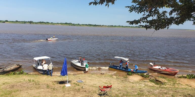 La competencia de pesca se desarrolla en la zona de Puerto Rosario en las aguas del río Paraguay