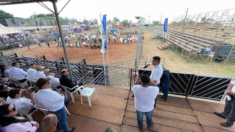 Ronald Acevedo hace uso de palabra durante la inauguración de la Expo Amambay. Acto realizado en el campo de exposiciones Marcos Paredes Ramírez en Pedro Juan Caballero.