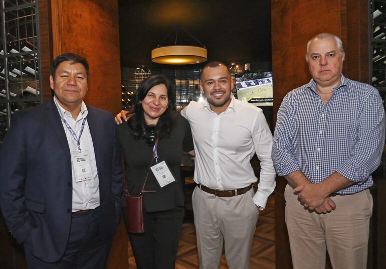 Marcos Bazán, Soledad Guardia, Gustavo Lezcano, vicepresidente de la cámara y Daniel Menendez.