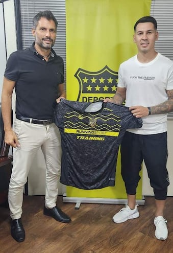 Hernán Arsenio Pérez, con el presidente de Recoleta FC, Luis Antonio Vidal Velázquez.