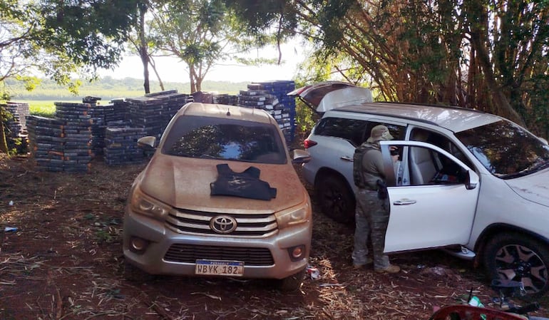 Dos de los ocho vehículos incautados en la operación Marangatu.