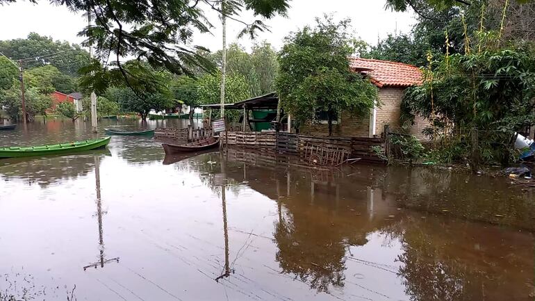 Hasta la fecha son 195 las familias que están siendo afectadas por la crecida del río Tebicuary en Villa Florida,Misiones.