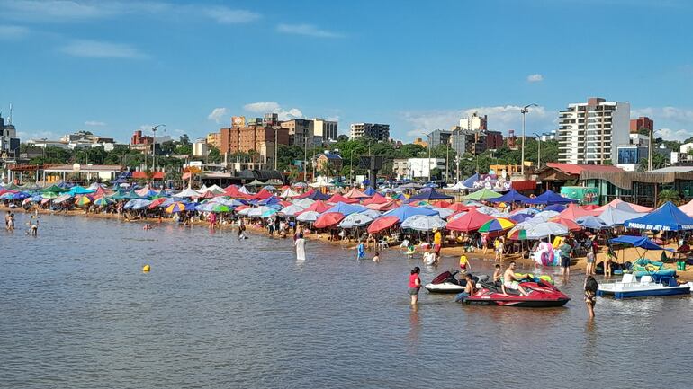 La playa San José de Itapúa es una de las más concurridas en los feriados largos y en época de vacaciones de verano.