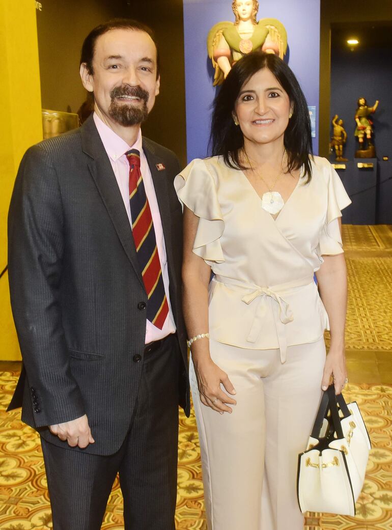 Luis Lataza y Adriana Arza de Arriola.