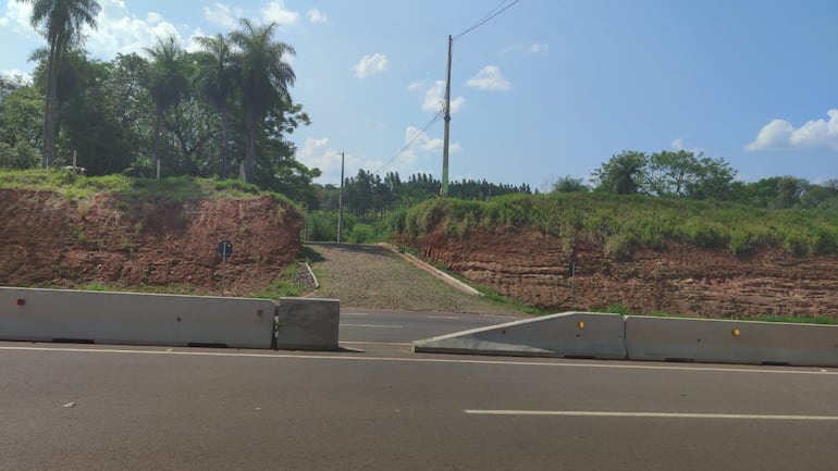 Falta de iluminación y paso peatonal aqueja a pobladores de Caacupé