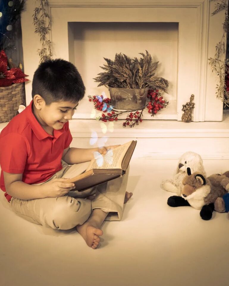 Elías Osvaldo tiene seis añitos y espera con ansias la llegada de la Navidad. (Instagram/Amalia Cutillo)
