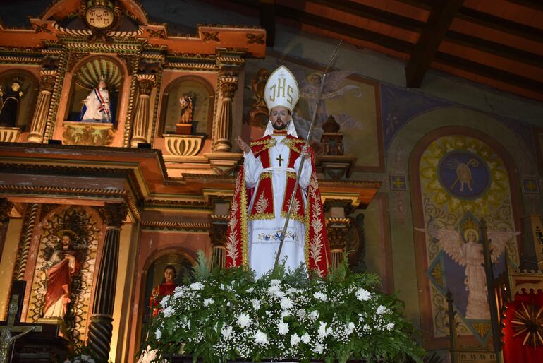 San Blas, patrón de Paraguay y protector de la garganta. 