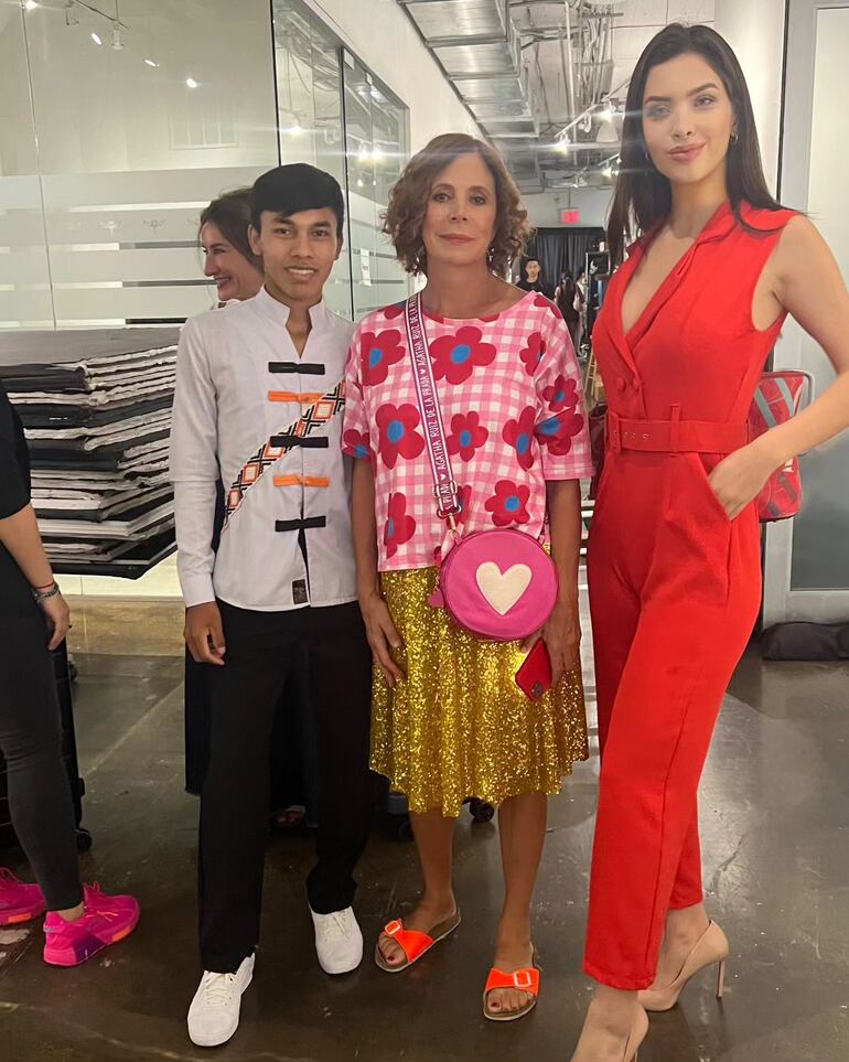 Éver Vera junto a la famosa diseñadora española Agatha Ruiz de la Prada. (Instagram/Éver Vera)