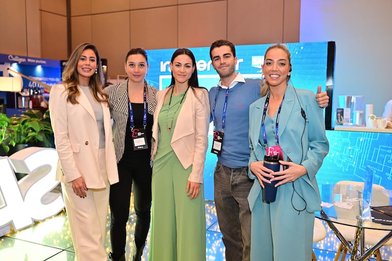 Aramí García, Flavia Zuccolillo, Nicole Huber, Felipe Stalman y Sofia Elizeche.