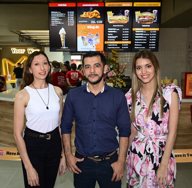 Leticia Giménnez, Omar Vázquez y Paulina Sisul.