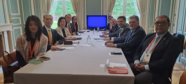 Reunión bilateral de Paraguay con Taiwán, en el marco de la 91 Sesión General de la OMSA, en París, Francia.