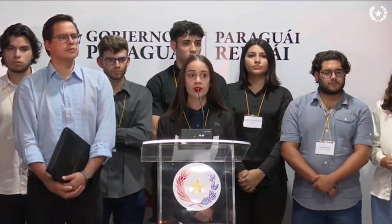 Conferencia de prensa de los representantes estudiantiles tras la reunión con autoridades.