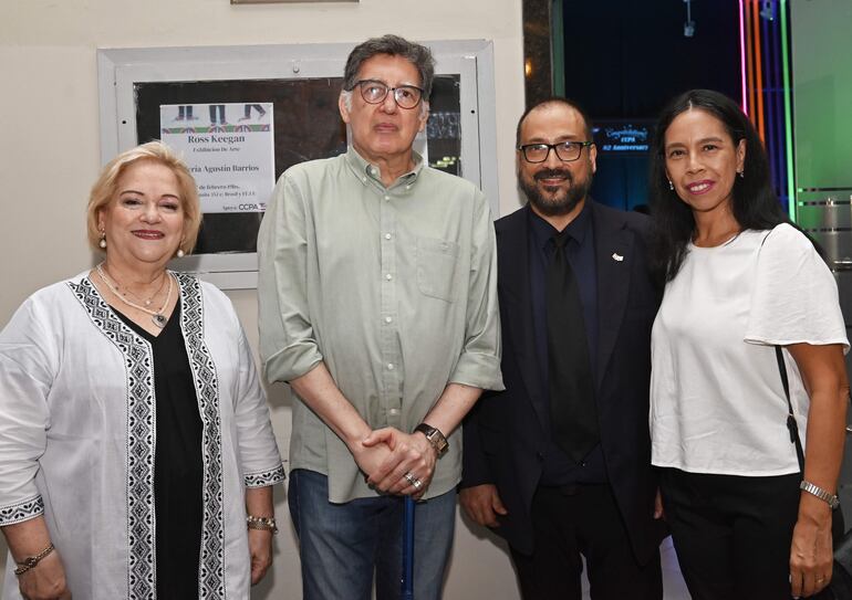 Gilda Medina, Félix Toranzos, Erwin Bogado y Delia Farías.