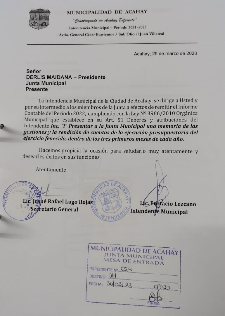 El intendente Aldo Lezcano, demostró con documentos que sí remite los documentos a la Junta Municipal.