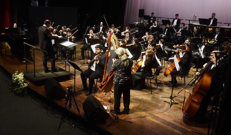 La Orquesta Sinfónica Nacional (OSN) presentó algunas variaciones en su conformación, sumando a algunos músicos del ensamble de folclore fusión.