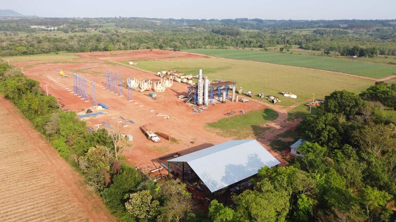 La construcción de una planta de alcohol de caña y de azúcar está casi parada por la falta de una subestación de electricidad.