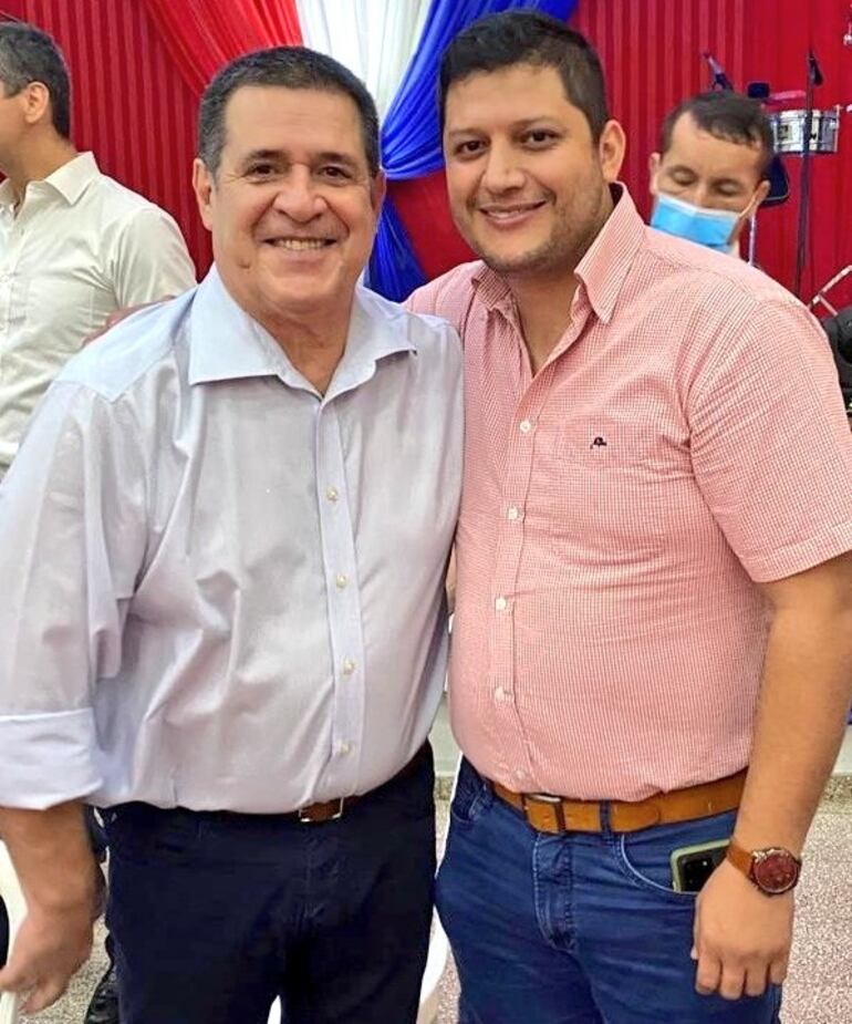 Ezequiel Ramírez Barreto junto a Horacio Cartes.