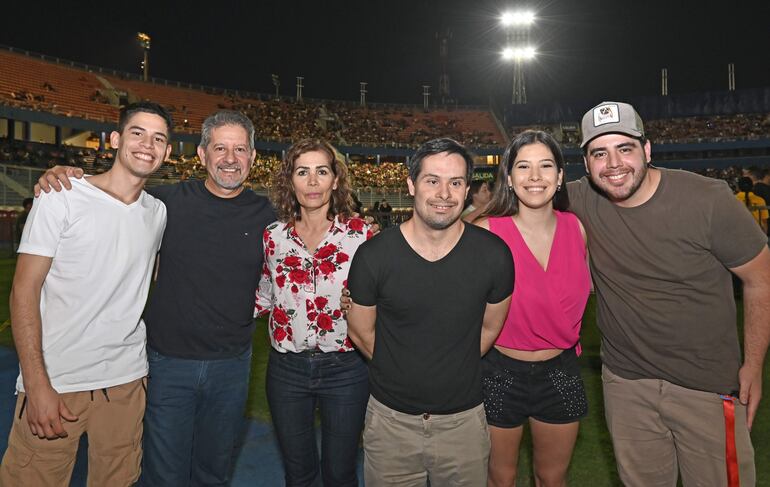 Gustavo Schaerer, Mauricio Schaerer, Madal Schaerer, Emilio Schaerer, Ada Liz Centurión y Fabián Guetto.