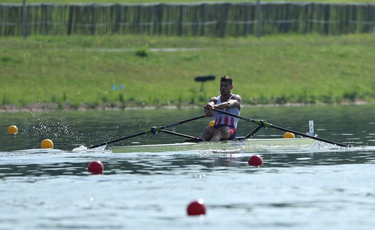 Javier Insfran, de Paraguay en el estadio naútico Vaires-sur-Marne.