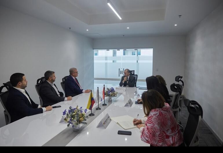 Reunión entre los fiscales generales de Paraguay y Colombia.