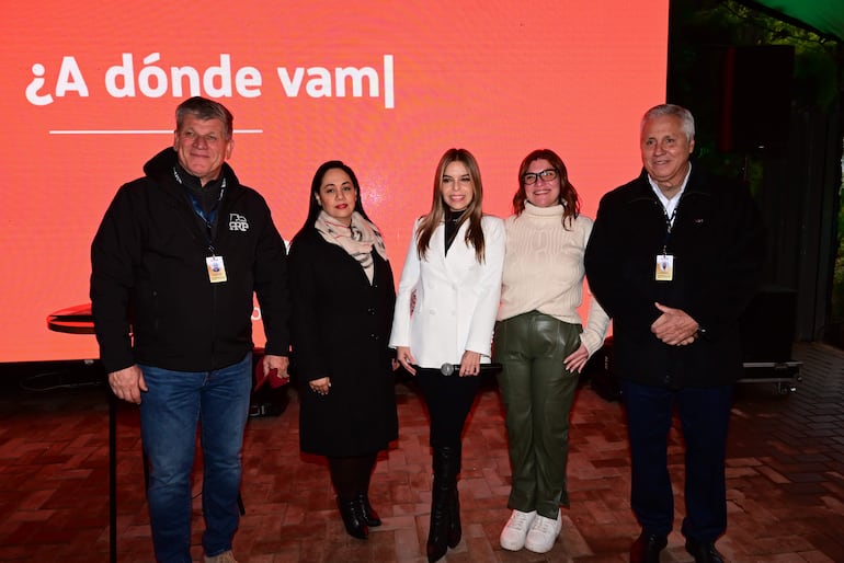 José Costa, Ana Gaona, Belén Bogado, Mónica Masulli y Luis Fleytas Bogarín.

