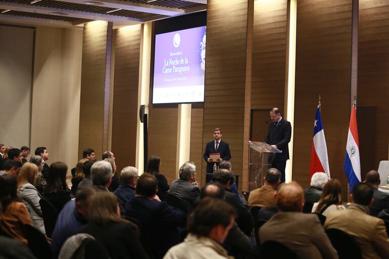 El presidente de la Cámara Paraguaya de Carnes, Randy Ross, en la Noche de la Carne Paraguaya, en Santiago de Chile, el martes último.