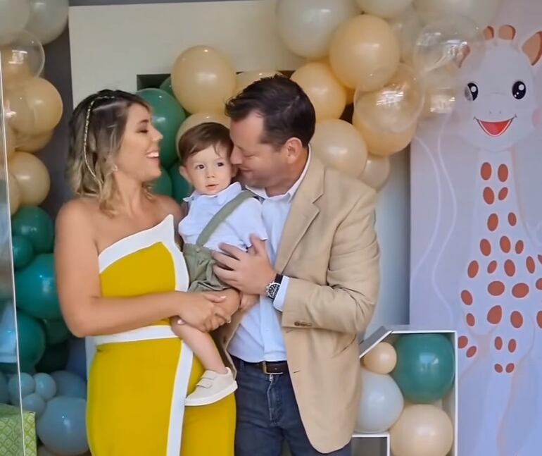 Denise Hutter y Aldo Franco con el cumpleañero Gastón.