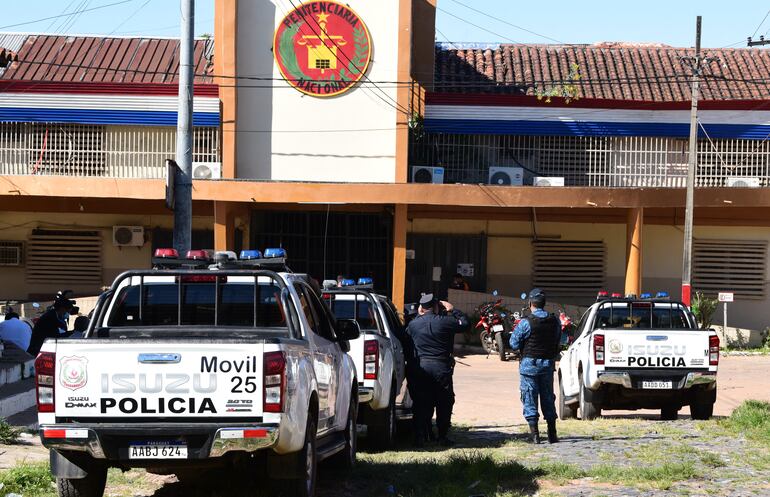 Fachada de la cárcel de Tacumbú.