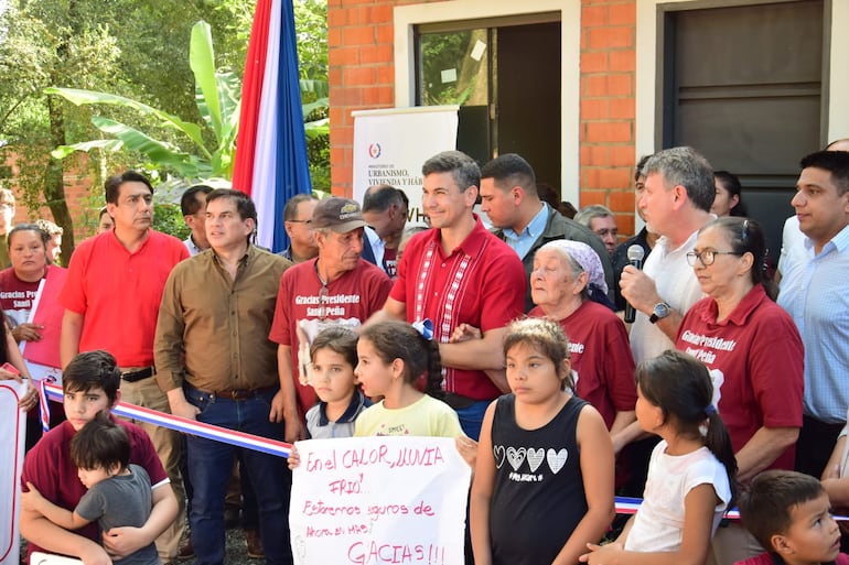 Numerosas familias participaron de la inauguración de viviendas en San Ber.