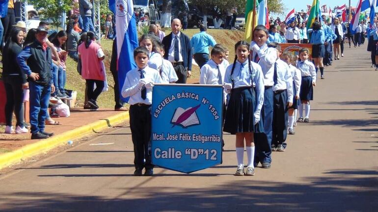 El 30 de agosto se realizó un desfile cívico por los 62 años de distritación de Nueva Alborada.