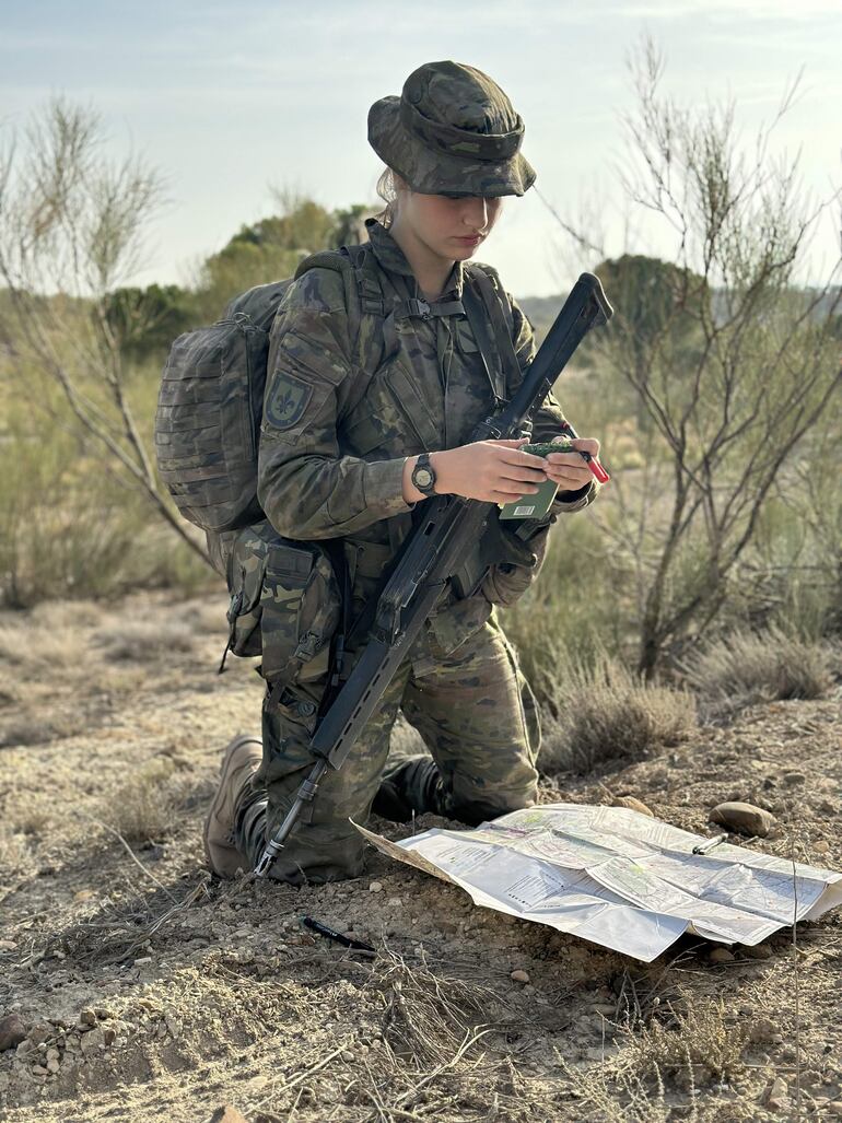 La princesa Leonor participa en un ejercicio mientras continúa su instrucción militar en la Academia General Militar de Zaragoza. (EFE/ Casa de S.M. el Rey)
