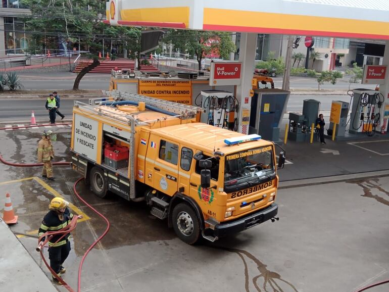 Incendio en la cocina de una estación de servicio.