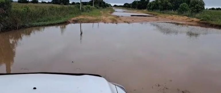 Así se encuentra el camino a Estero Cambá, comunidad distante a 105 km de la ciudad de Pilar.