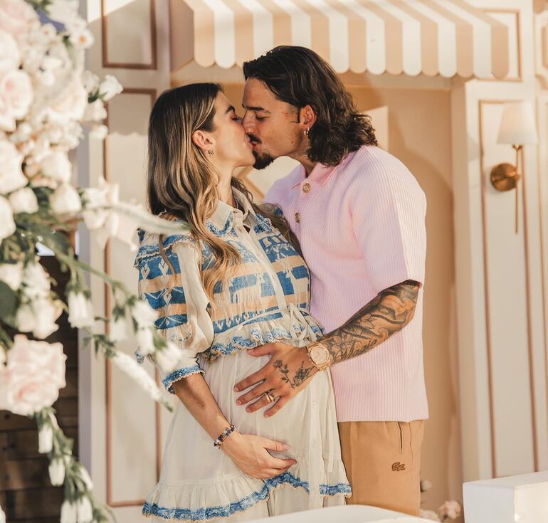 Maluma y Susana Gómez en el baby shower de Paris, la niña que esperan con ansias.