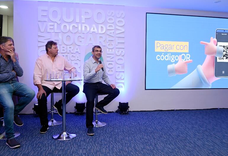 Carlos Jenkins, Juan Carlos Pepe y Carlos Fernando Grutter durante la presentación de Personal Pay.