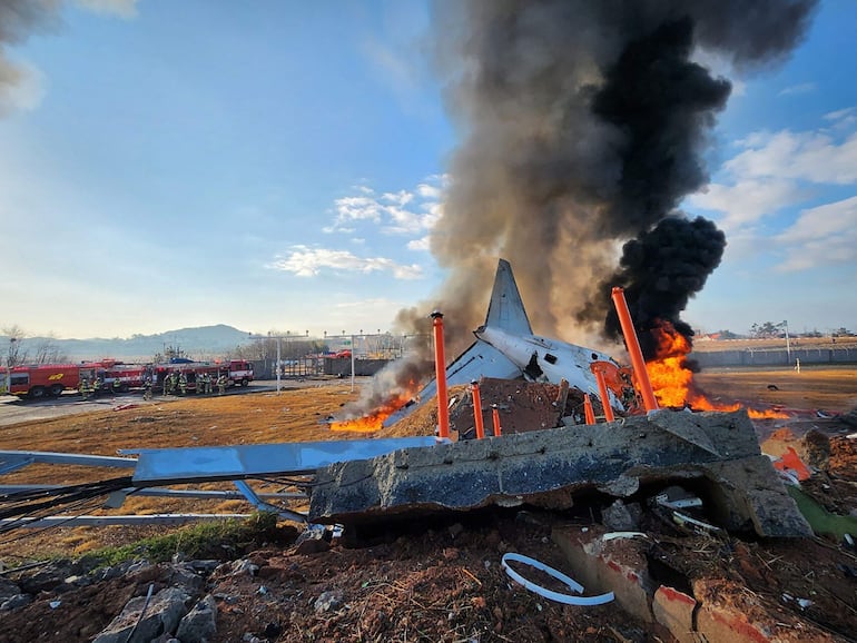 Al menos 47 muertos en accidente aéreo en Corea del Sur