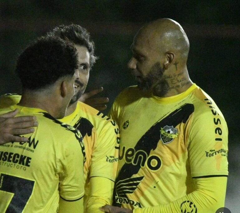 Una foto que amalgama juventud con experiencia en el Deportivo Recoleta, con  Tobías Emmanuel Gavilán (22 años), Luis Antonio Vidal Velázquez  (50) y Dionicio Ismael “Loco” Pérez (38).