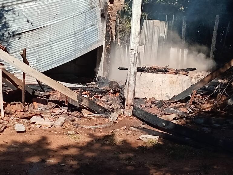 Cortocircuito causó incendio en una vivienda en el distrito de San Ignacio, Misiones