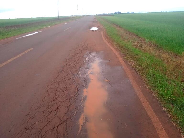 La ruta que une tres municipios en Alto Paraná se encuentra en deplorable estado y urgen reparación.