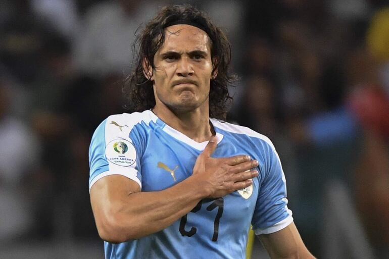 (FILES) Uruguay's Edinson Cavani celebrates after scoring against Ecuador during their Copa America football tournament group match at the Mineirao Stadium in Belo Horizonte, Brazil, on June 16, 2019. Cavani announced on May 30, 2024, on his social networks that he is resigning from the Uruguayan national team after 16 years, 136 caps and four world cups. (Photo by Luis ACOSTA / AFP)