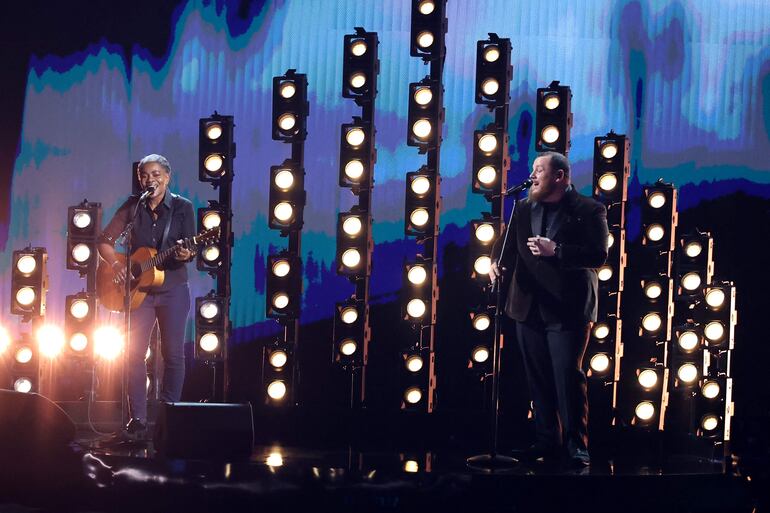  Tracy Chapman y Luke Combs.