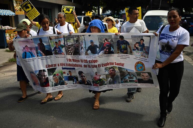 Manifestación en reclamo de la liberación de detenidos durante el estado de emergencia en El Salvador. 