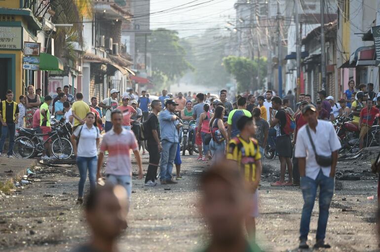 Las autoridades de Perú entregaron ayuda humanitaria a decenas de personas que resultaron afectadas por la caída de un huaico (alud) en un municipio rural de la región de Ayacucho, en el sur del país, informó este viernes un comunicado oficial. Foto ilustrativa.