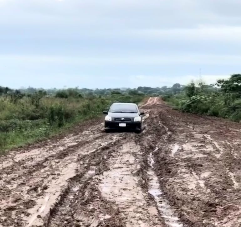 En épocas de lluvias, se hace imposible circular por la zona.