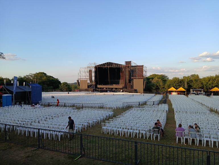 Últimos preparativos para el Festival del Ykua Bolaños 2025.