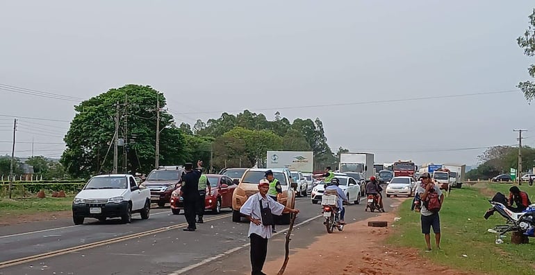 Las comunidades indígenas que reclaman mayor asistencia al Indi se manifestaron la semana pasada en la zona de Guayaybí con cierre intermitente de la ruta PY08.