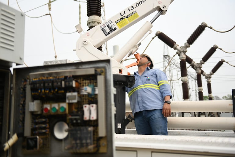 La Subestación de Margen Derecha (SEND) de Itaipú se constituirá en el punto de entrega a la comercializadora brasileña de la energía asociada a los 100 MW de la central Acaray, que será vendida por la ANDE.