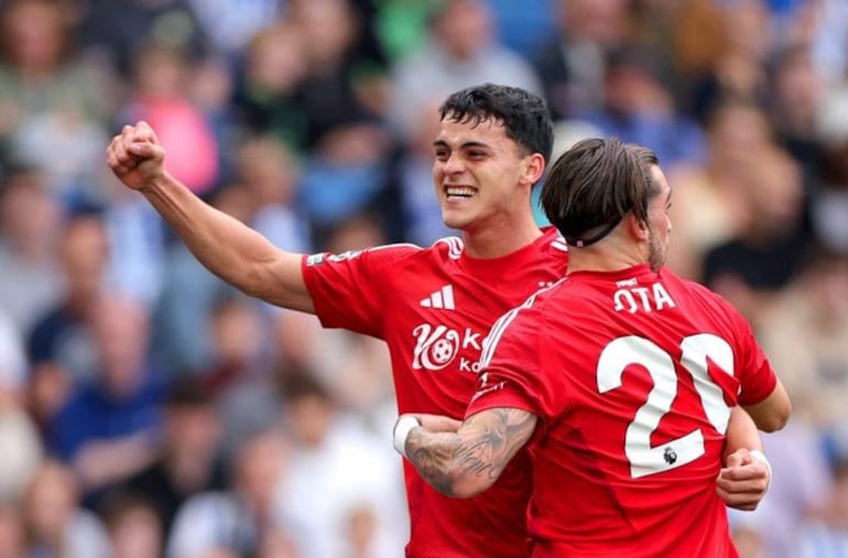 Ramón Sosa (i), anotó uno de los goles del Nottingham Forest