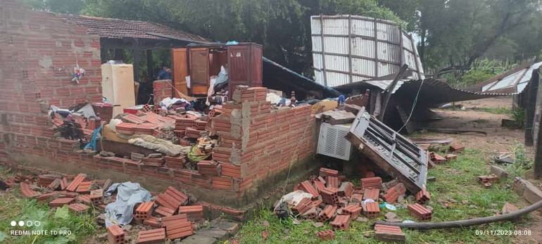 El temporal derrumbó una vivienda y dañó a varias casas en el departamento de Ñeembucú.